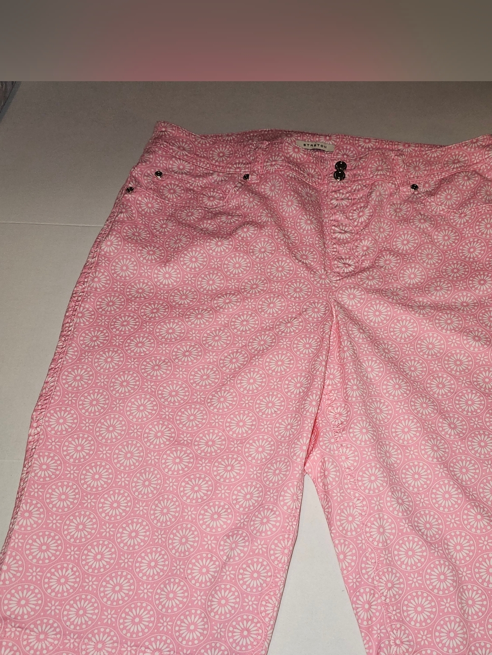Jones New York Sport Womens Size 14 Capri Pants Pink White Pattern Stretch Crop
